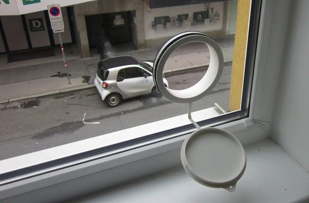 Lochausschnitt in Fenster für Klimaanlage